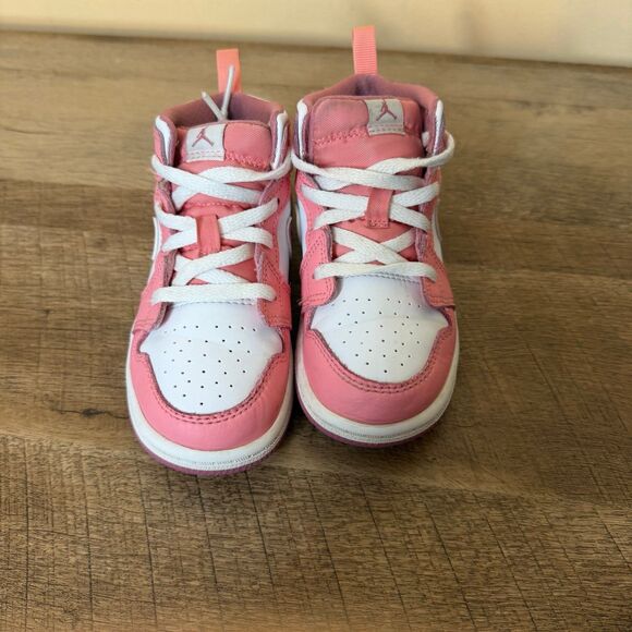 Air Jordan 1 Mid Valentines Day Toddler Size 9C DQ8425-616 Mid girls shoes pink - Picture 4 of 6